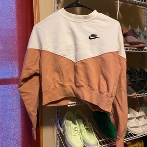 Women Nike cropped sweatshirt!